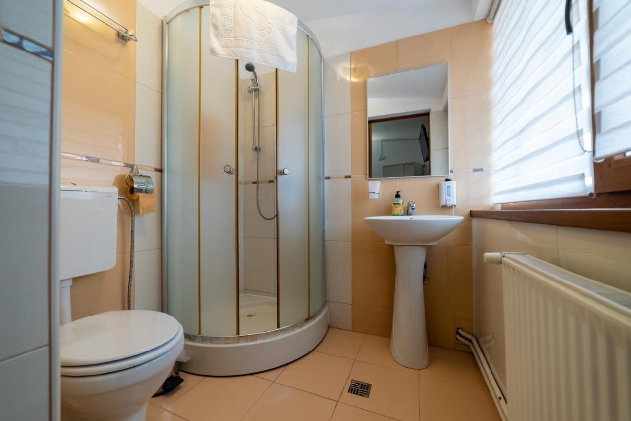 Escala Rooms Ghimbav Ngoại thất bức ảnh