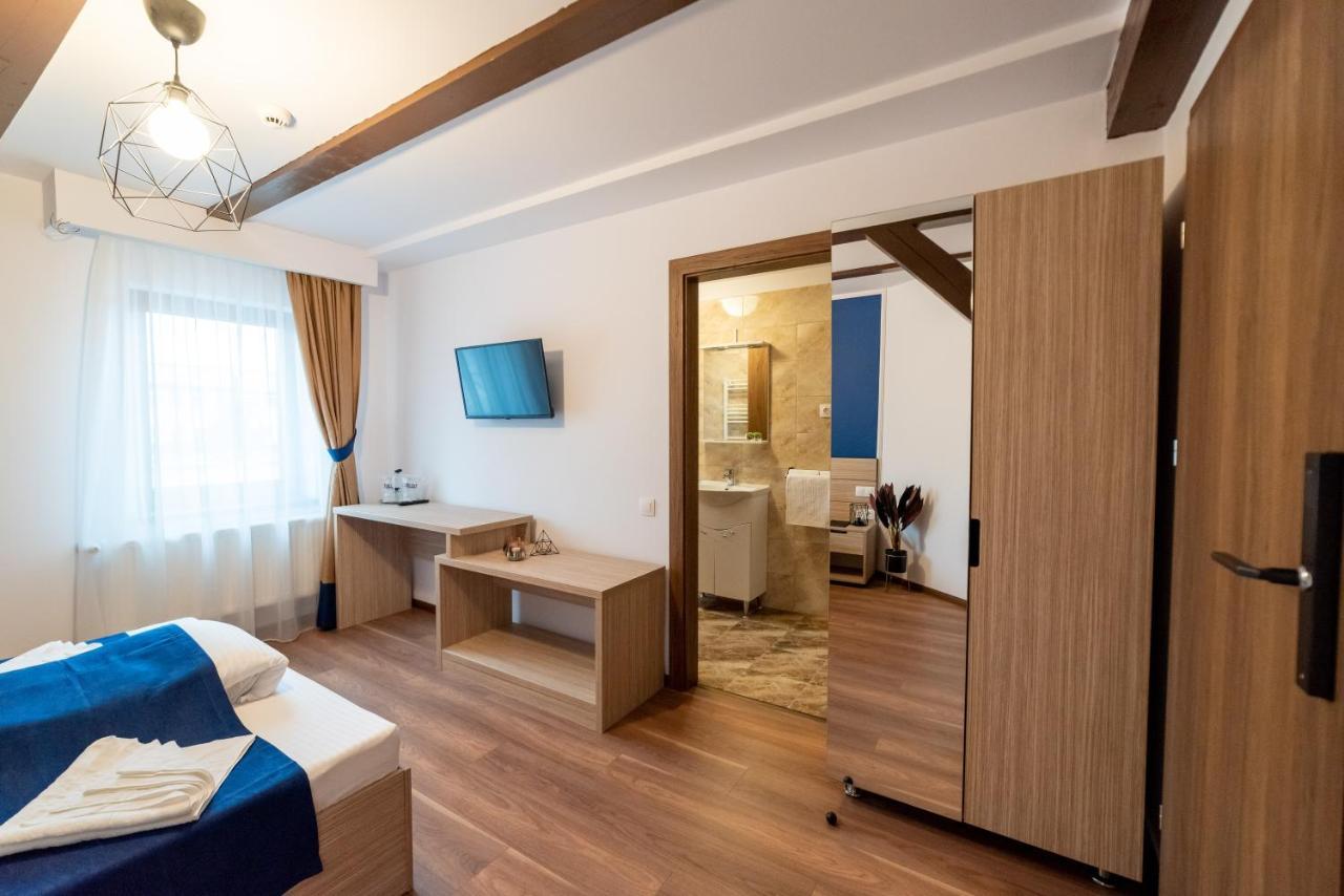 Escala Rooms Ghimbav Ngoại thất bức ảnh