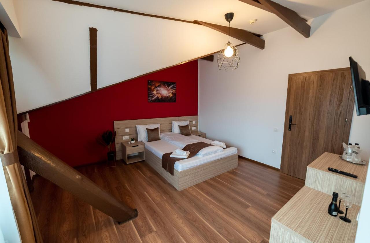 Escala Rooms Ghimbav Ngoại thất bức ảnh