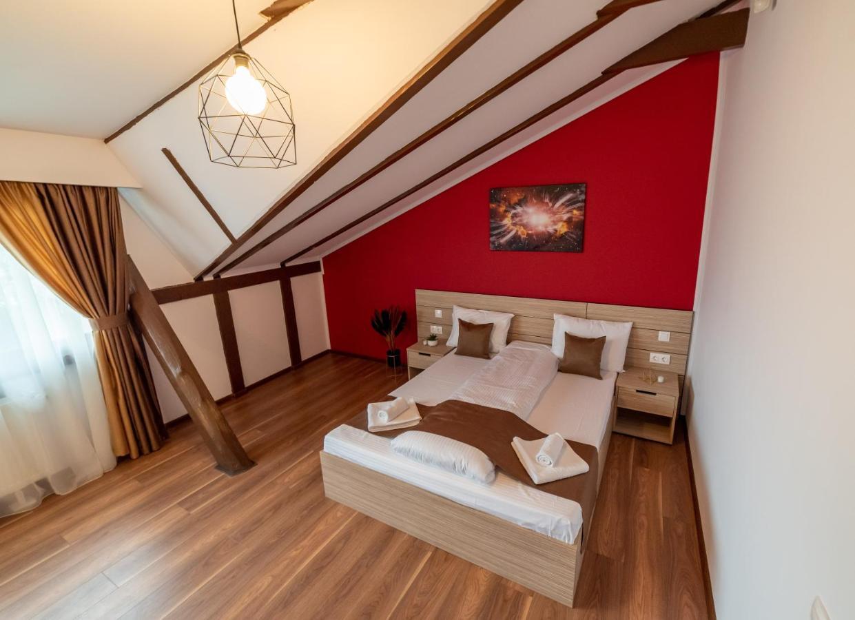 Escala Rooms Ghimbav Ngoại thất bức ảnh